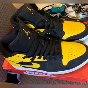 Used Authentic Air Jordans and Nike Air Maxes! Jordan | Shoes | Used Authentic Air Jordans And Nike Air  main image 4